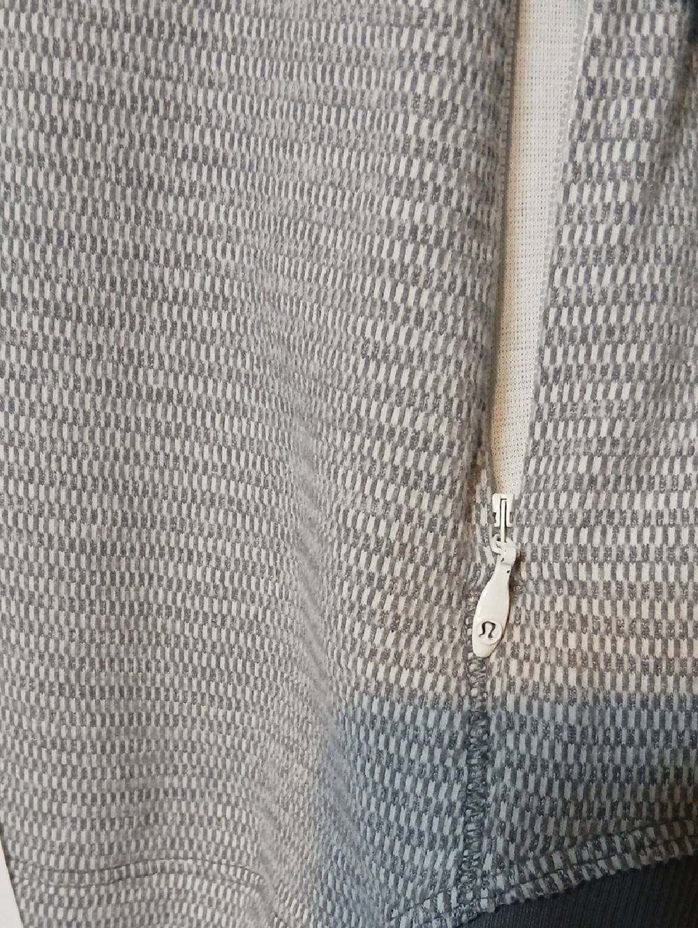 LULULEMON SPORTS TOP - Picture 10 of 11